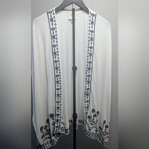 Knox Rose M/L White Kimono With Black Floral Embroidery